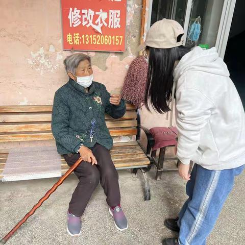 关爱老人  传递温暖    网格员在行动