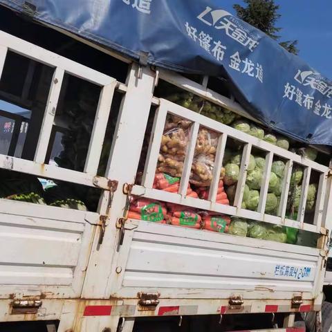 守护食品安全，保障师生健康 我们在行动——源汇区实验小学家委会成员到配餐公司督导掠影