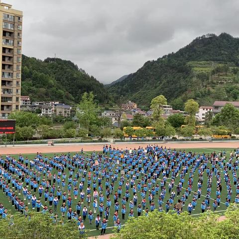 尘埃深处是繁华  少年不惧岁月长