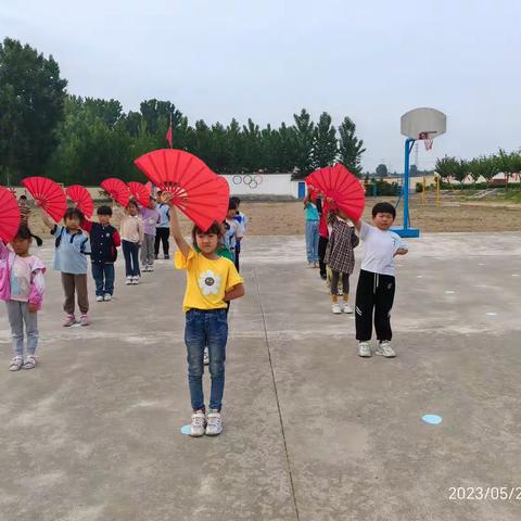 中华英气，气贯长虹——记马坡小学扇子舞比赛