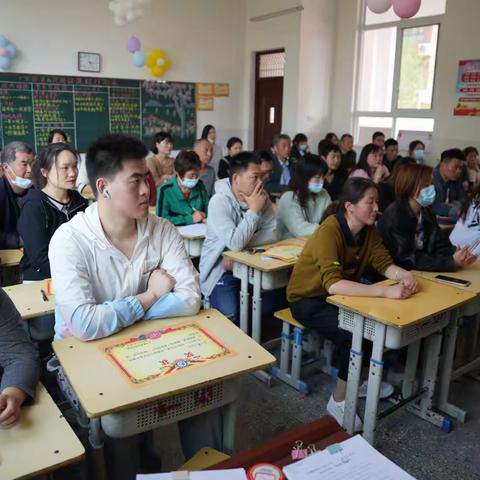 携手同行，共育花开——内乡郦都学校小学部一级部家长会