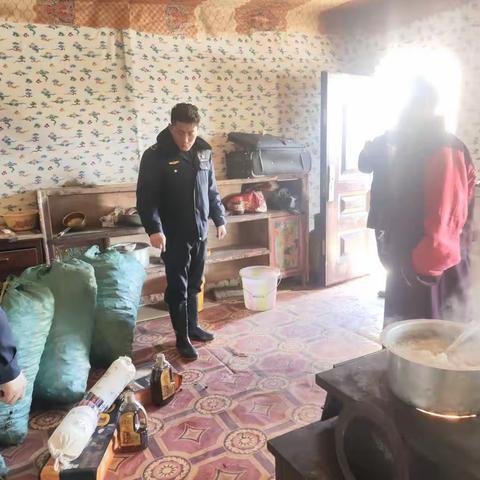 闻险而动 寒冬慰问