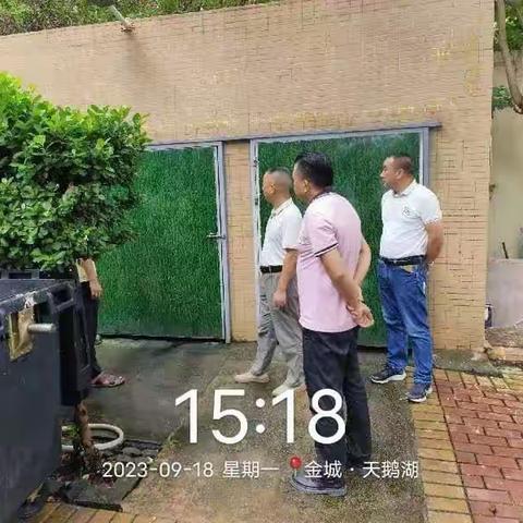 秀英区环卫局局长周佐安检查物业小区和学校生活垃圾分类工作