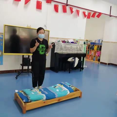 2022-2023学年度第二学期 ​小一班自理能力学习整理床铺