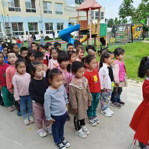 杨柳镇中心幼儿园——小小运动会