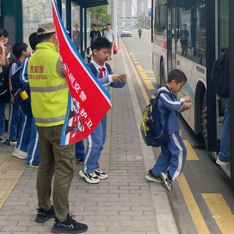 一岗一旗，保驾护航 —— 403班家长义工