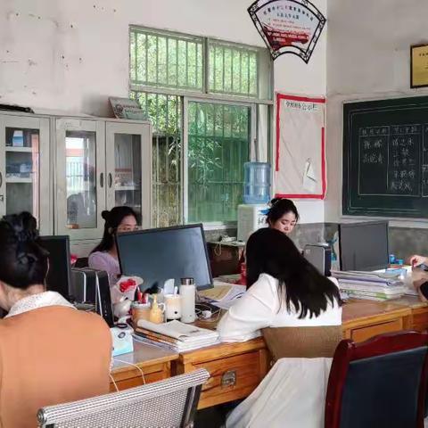 “表彰催奋进，榜样促前行”-花圳小学期中练习总结及颁奖仪式