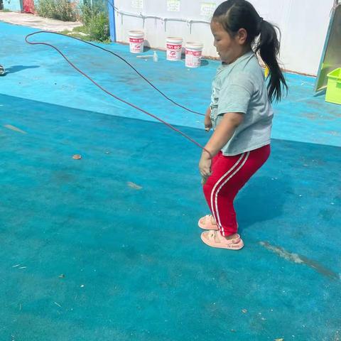 清平镇中心幼儿园商庄分园大班户外观察