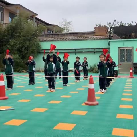 做文明运动员办精彩运动会———睿文幼儿园运动会