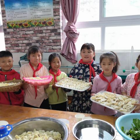 巧手包饺子 劳动最快乐——四年级一班包饺子劳动实践活动