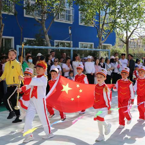 伊宁县弓月新城幼儿园中二班“小手牵大手，一起来运动”五一运动会