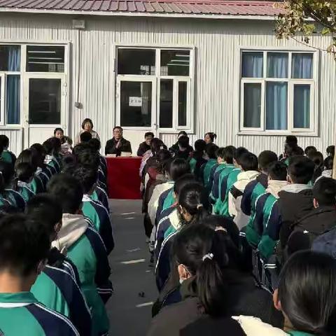 表彰促奋进，蓄势攀高峰——香河县第七中学八年级期中总结表彰大会