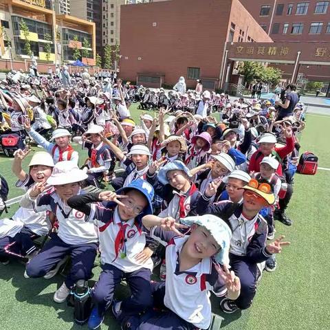 西安航天城第四小学二年级二班春季运动会精彩瞬间