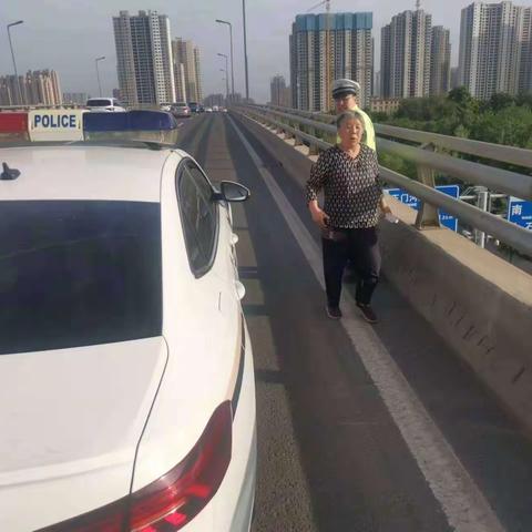 护送迷路老人，守护人民安全