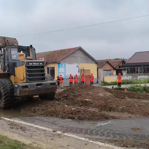 “汛”速行动，全力筑牢防汛安全堤坝 ： 通化市公路管理处组织开展防汛应急演练