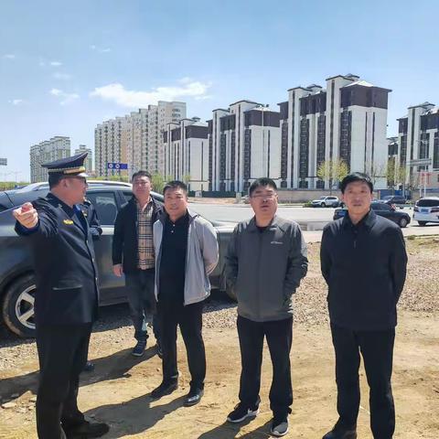 新区城市管理综合执法局干净整洁迎“五一”，城管队员在行动