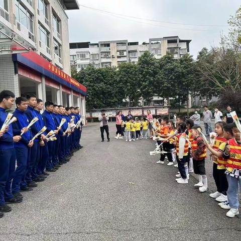 向最美逆行者致敬——南方玫瑰幼儿园走进消防队活动