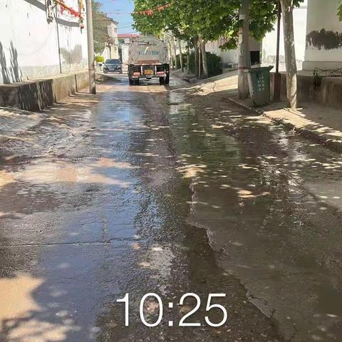 “五一”小长假期间农村洒水作业不停歇 降温抑尘保清凉