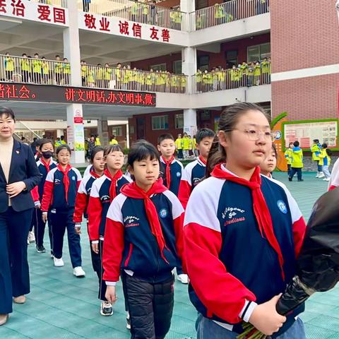 清明祭英烈，党队共建共长——示范区翠林蓝湾小学开展“党建带队建”清明祭扫活动