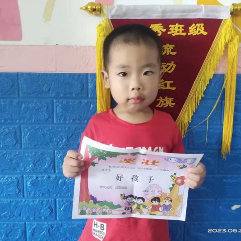 一学期的幼儿园生活结束了，回顾孩子们在幼儿园的快乐时光