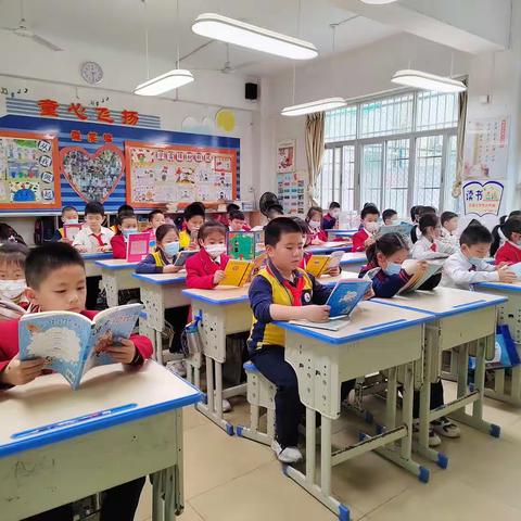 学习二十大，悦读越自信——实验小学星辰一班读书月活动