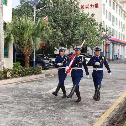 心向红旗心向党 书写忠诚显担当——万宁大队隆重举行“五一”升国旗仪式