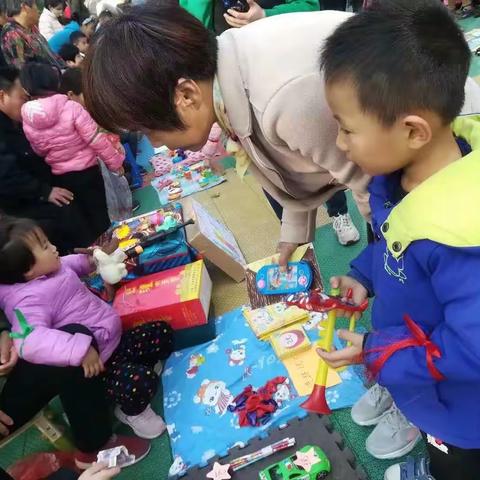 大风车书香门第小区幼儿园【跳蚤市场】看过来来噢！