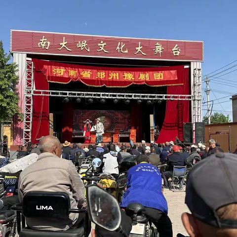 戏曲进乡村   文化润民心