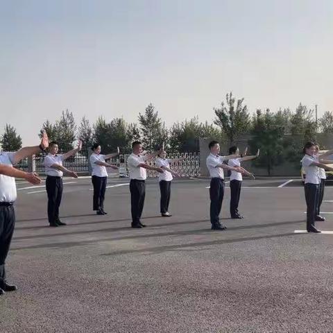 四棵树收费站开展交通指挥手势培训