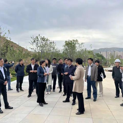 【市中园林】济南市园林和林业绿化局党组书记、局长周建国调研市中区兴隆公园建设项目