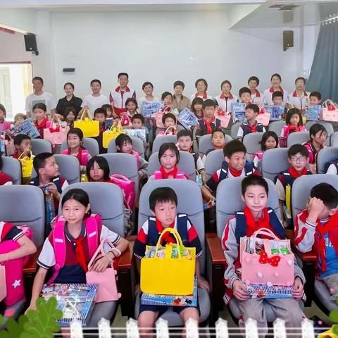 关爱留守儿童，奔向美好未来