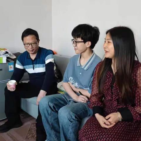 心系学子，家校共育————                     一场有温度的行走