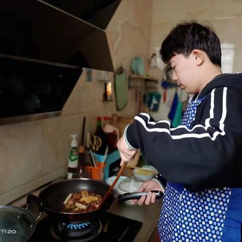 巩义市子华初级中学劳动之星——801班崔宸赫