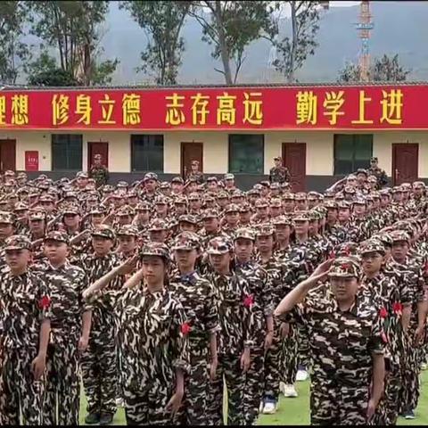 英姿飒爽展风彩    心系国防向未来