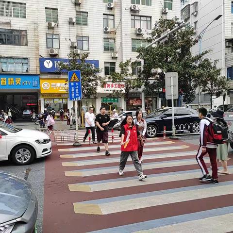 风雨无阻，暖心护学——记萍乡第六中学七（7）班家长志愿服务