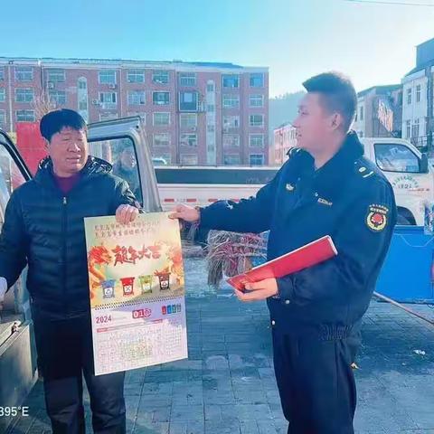 青龙满族自治县开展“垃圾分类进商户”宣传活动