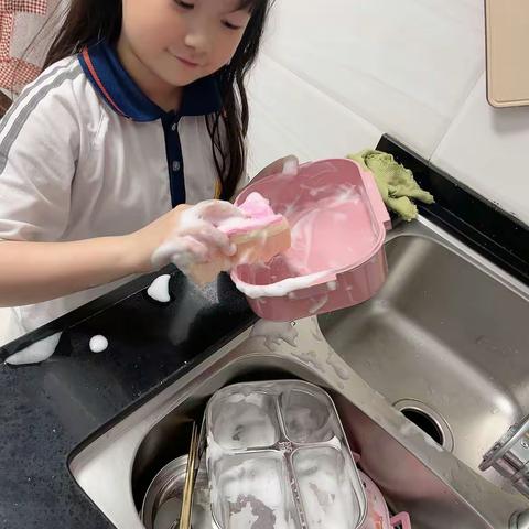 清风如弦，扣动所有微澜，我们一直在行动，在成长，在学习。——新朗小学201班课余生活篇