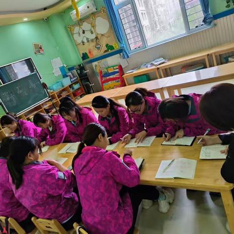 兰妮幼儿园【如何做好开学幼儿情绪安抚及稳定】教研主题培训