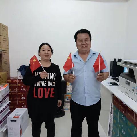 “我和国旗合个影，晒出浓浓爱国情”