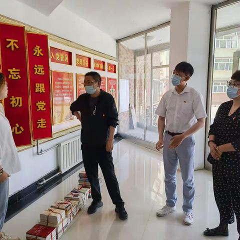 捐赠图书进社区 共筑共建促发展