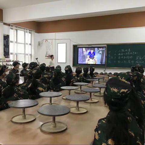 屈家岭上展风采    绿茵场中铸军魂