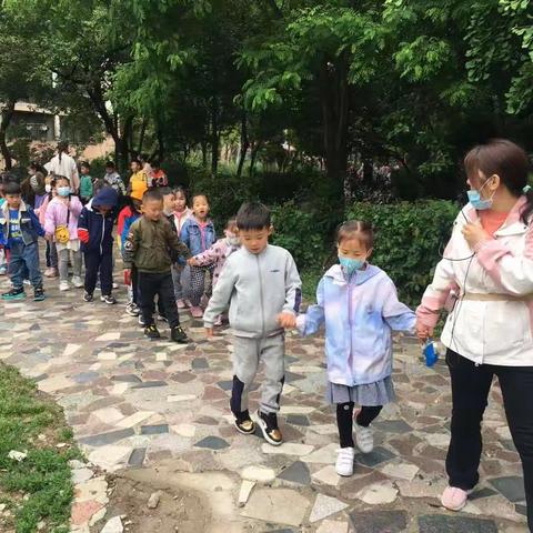 徐幼风华园幼儿园大班组超市购物实践活动