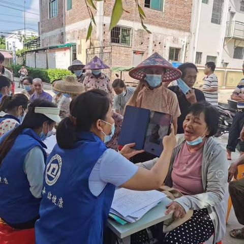 冲坡中心卫生院深入新联村开展老年人、“2+3”慢病健康免费体检服务项目