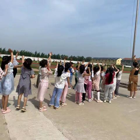 参观小学新体验入学向往初萌芽“幼小衔接我们在行动”-走进 半堤中心小学，今天又是收获满满的一天!