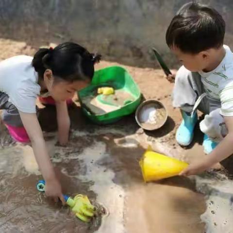 第一实验幼儿园小神龙分园小二班泥水区观察记录