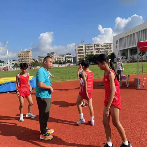 欢乐竞技，育贤健儿参加龙岗宝龙街道小学生运动会！