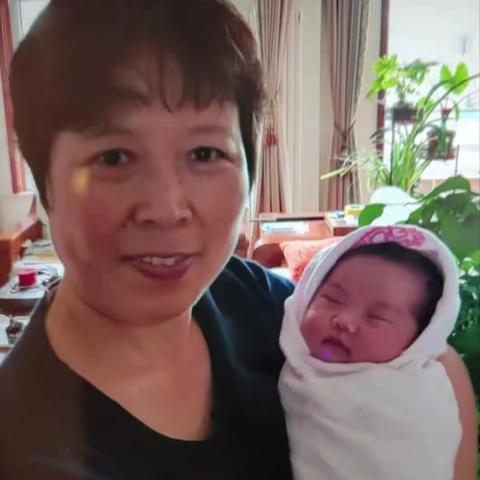 首席金牌月嫂艾丽花