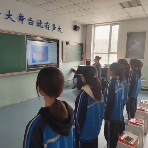 2023年托克托县第二中学“学习二十大永远跟党走奋进新征程”主题入团仪式