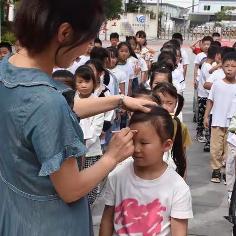 “开笔启智，慧悦童心”——实验小学胜利路校区一年级入学仪式