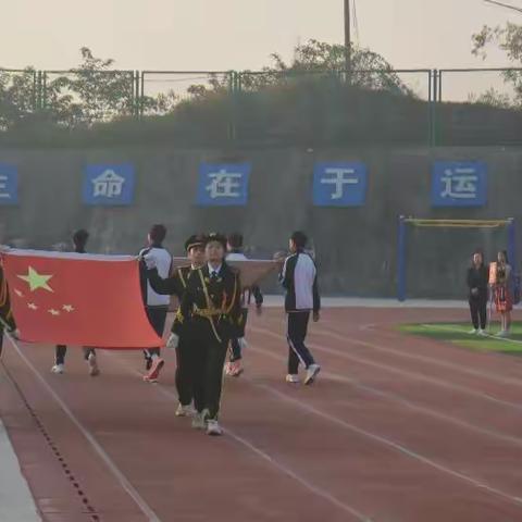 运动点燃激情 绽放青春风采 ——记隆昌市迎祥初级中学第四届“新华文轩杯”民族体育运动会